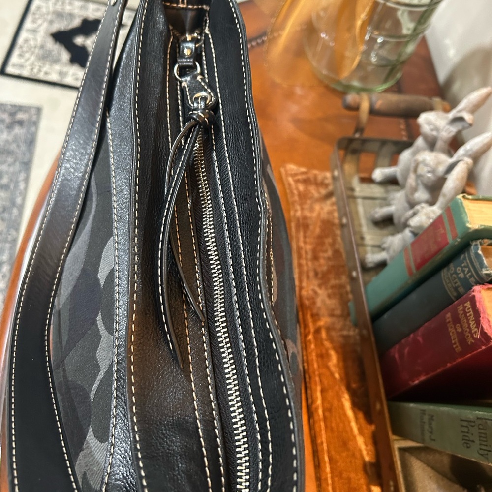 Coach Signature Zoe Hobo EUC - Picture 12 of 12
